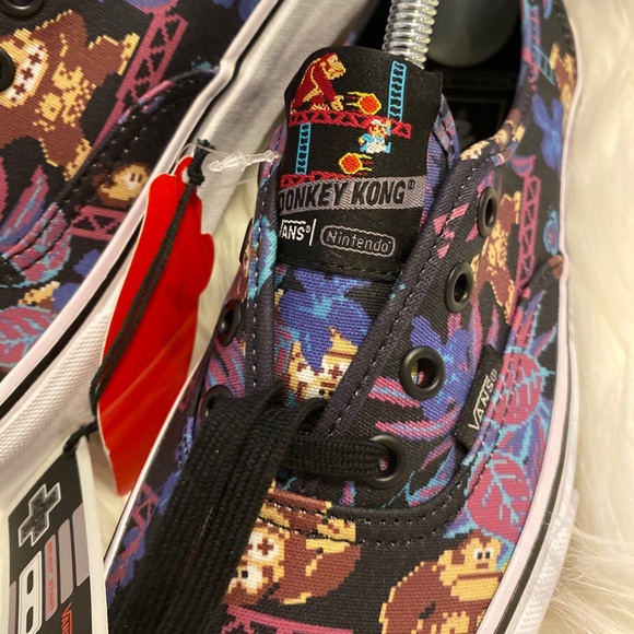 Vans Nintendo Donkey Kong Sneakers - Picture 2 of 9